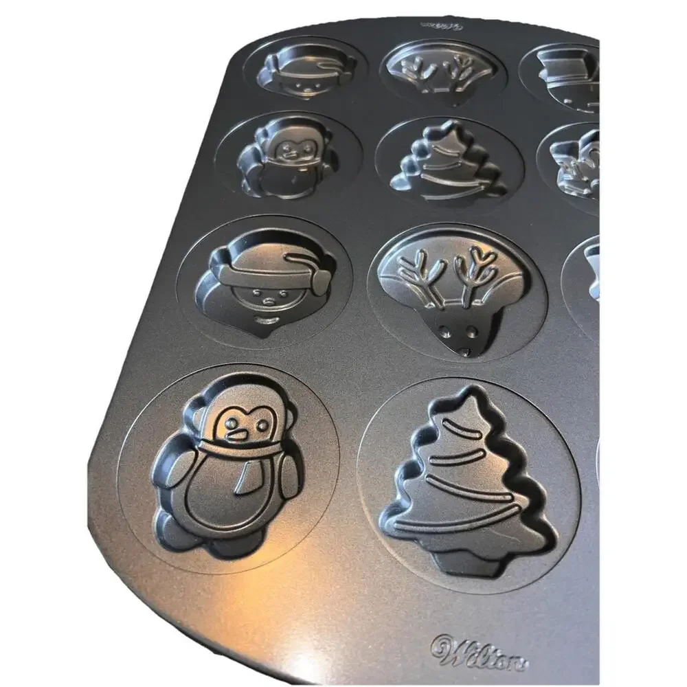 Wilton‎ 12-CAVITY COOKIE PAN ~ 12 Christmas Non-Stick Excellent Condition